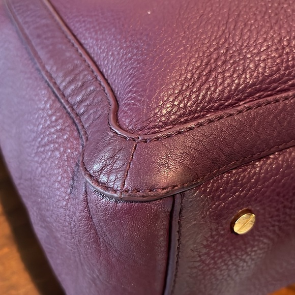 Tory Burch  purple leather shoulder bag  satchel 2 exterior pockets  Goldtone HW - Picture 16 of 17